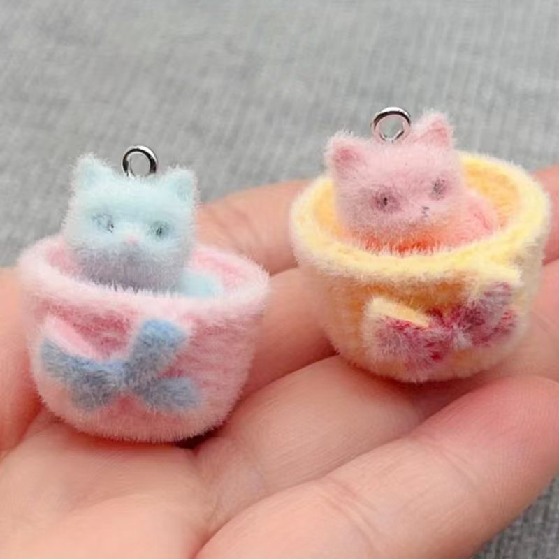 Resin Art Box - Pendentif chat en résine pelucheuse 3D,