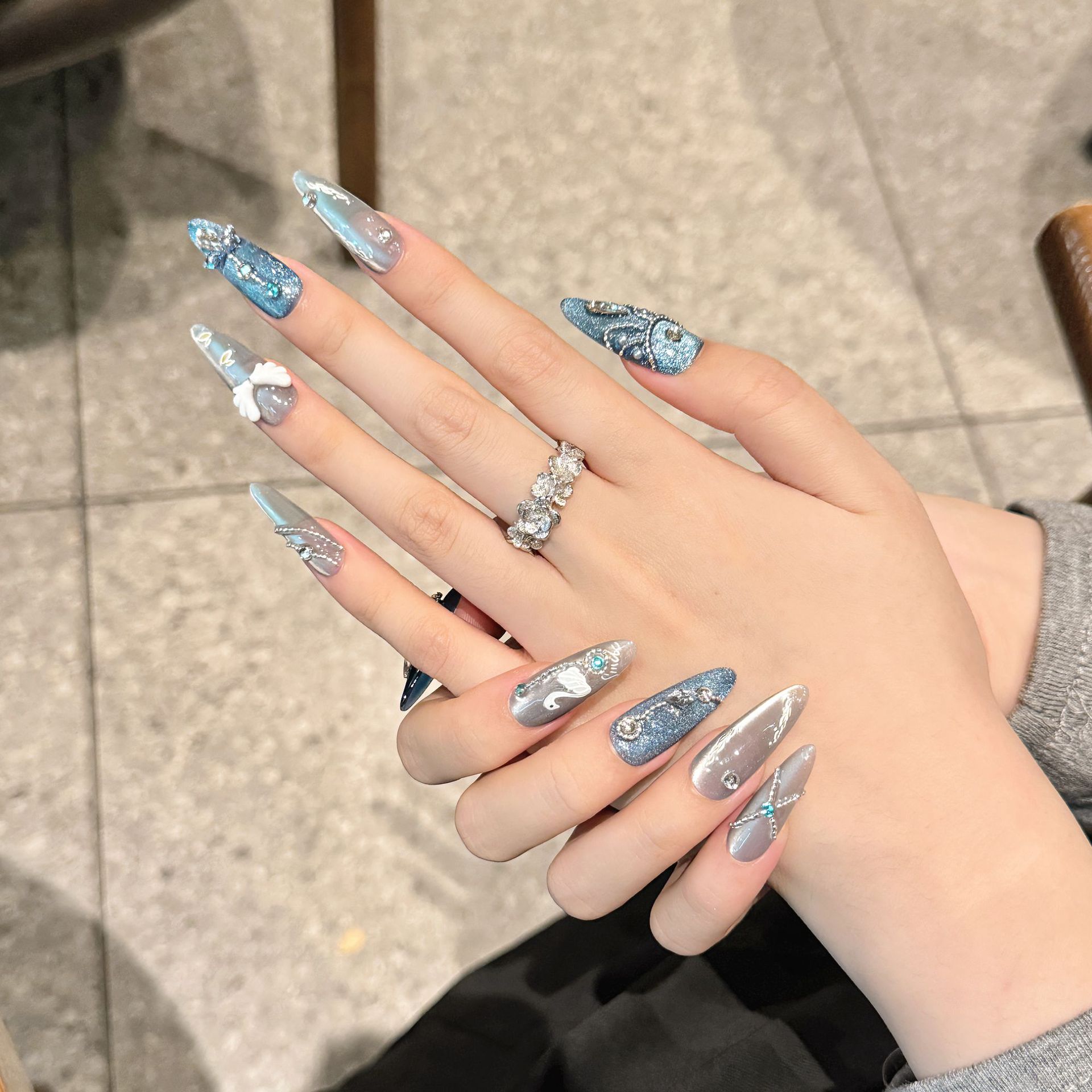 Faux ongles en forme de cygne  - Resin Art And Deco avis et prix