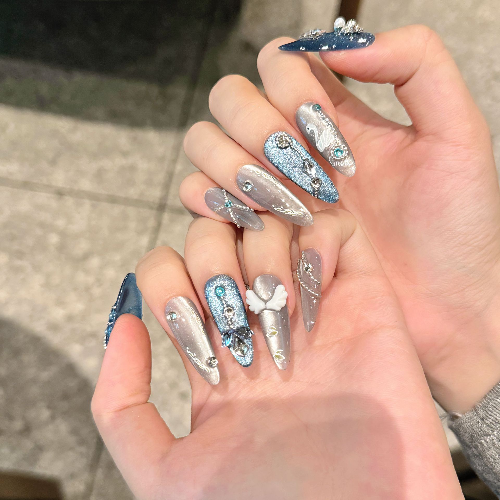 Faux ongles en forme de cygne  - Resin Art And Deco avis et prix